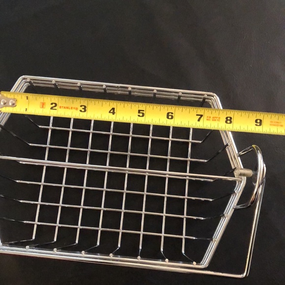 Wire Basket w/Handle and Divider - Picture 4 of 6